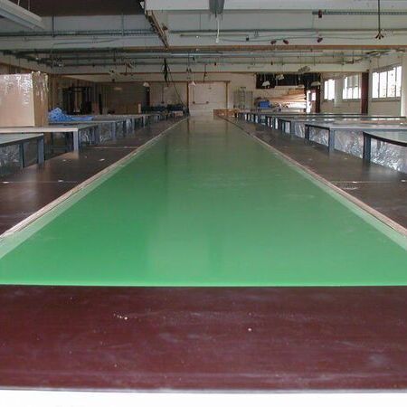 Silo feeding by means of belt system