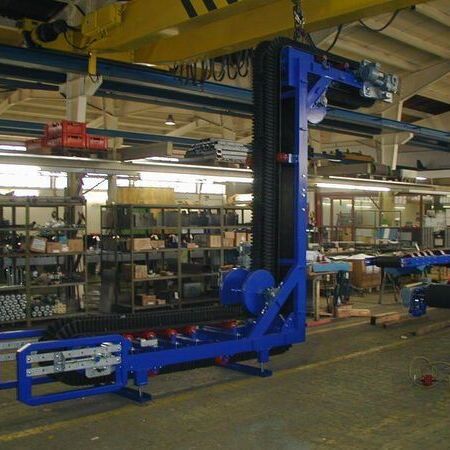 Belt conveyor with integration of a metal detector