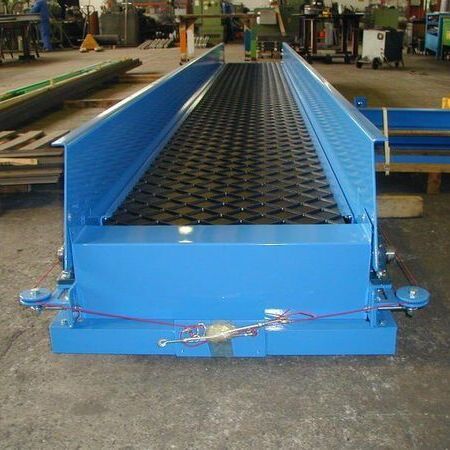 With cross slats for fabric residues