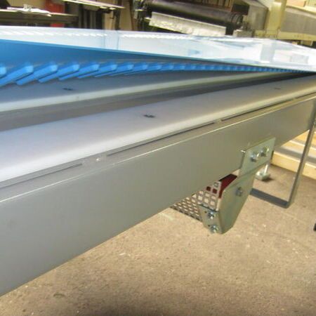 Encapsulated belt conveyors