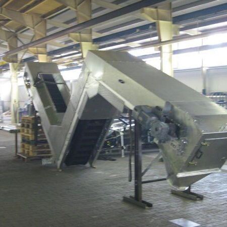 Belt conveyor in stainless steel with slats